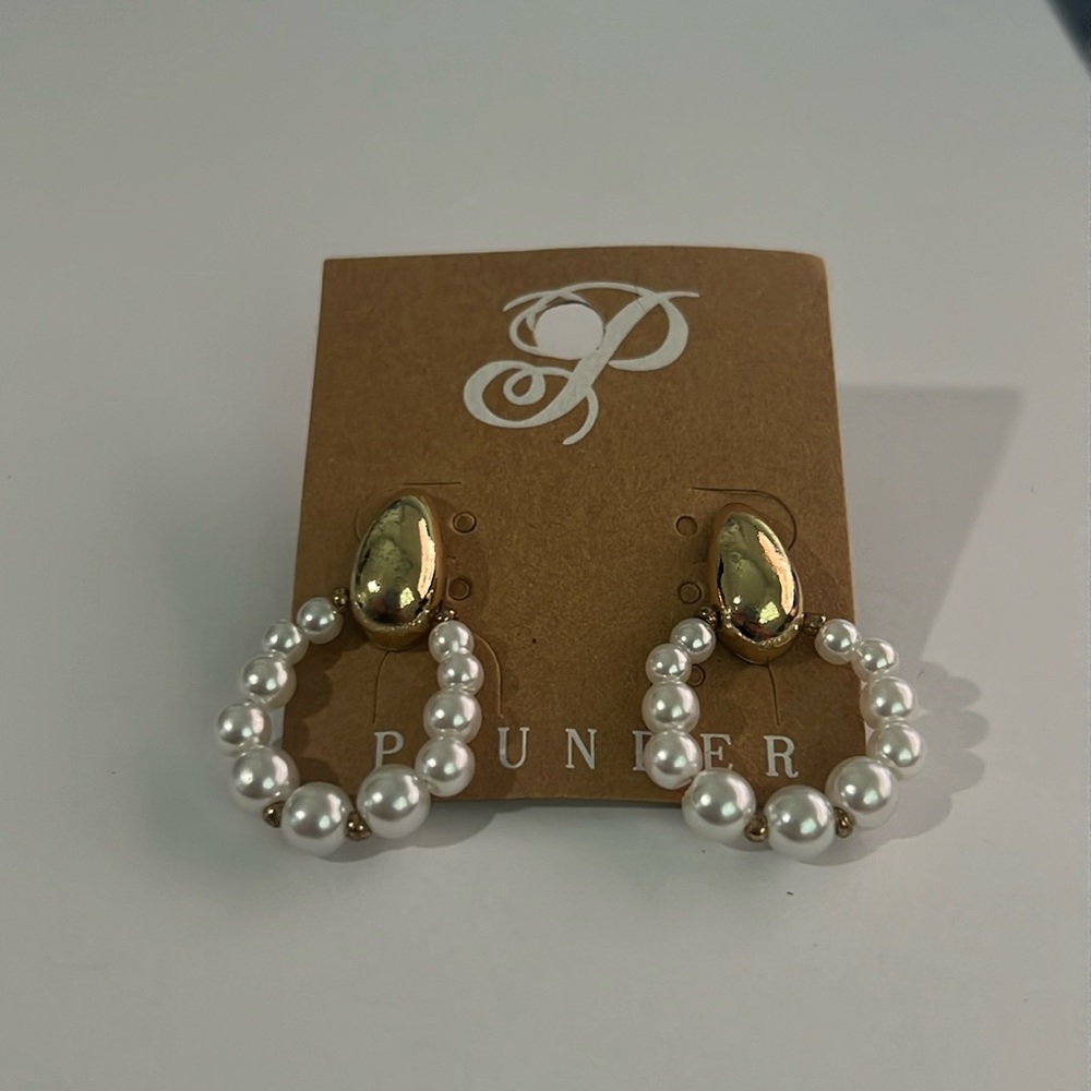 Pearl and gold earrings